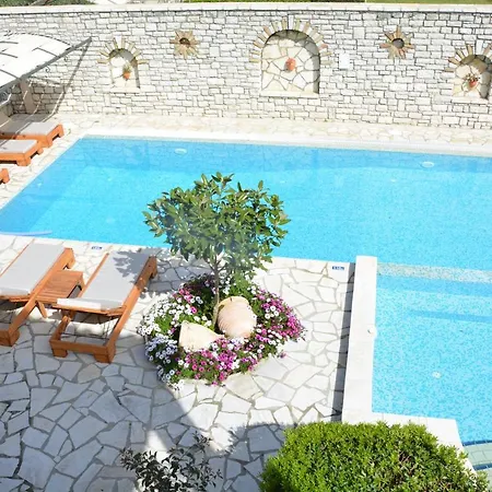 Garnelis House Villa
